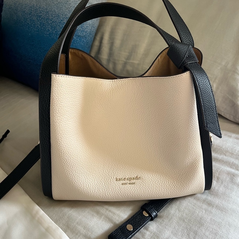 Kate Spade medium crossbody purse, removable adjustable shoulder strap